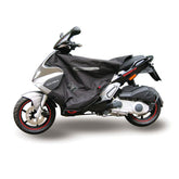 Coprigambe Termoscud R158X, un coprigambe impermeabile con fodera termica. Su scooter. Di Tucano Urbano.
